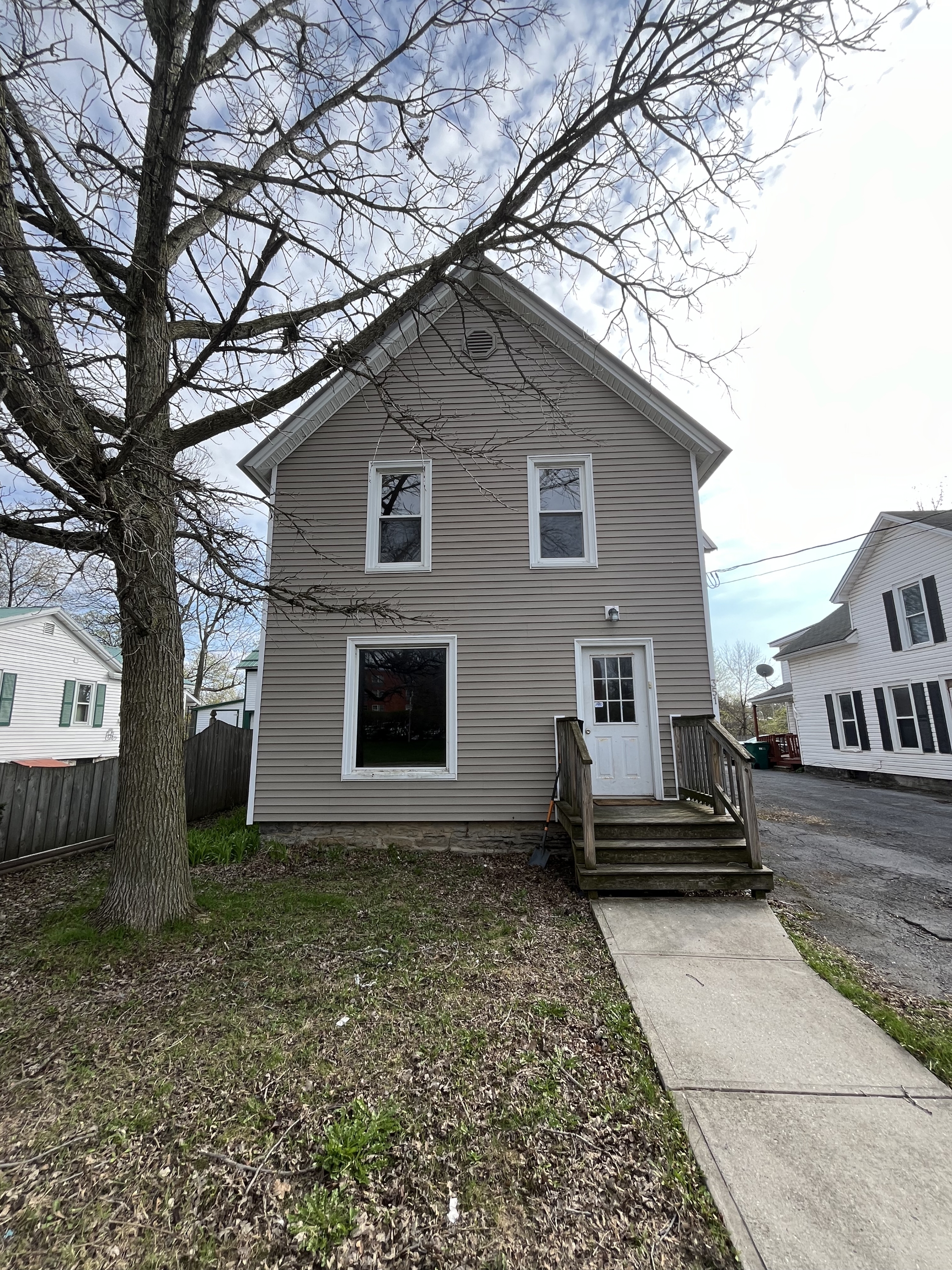 351 West Main Street - Upper